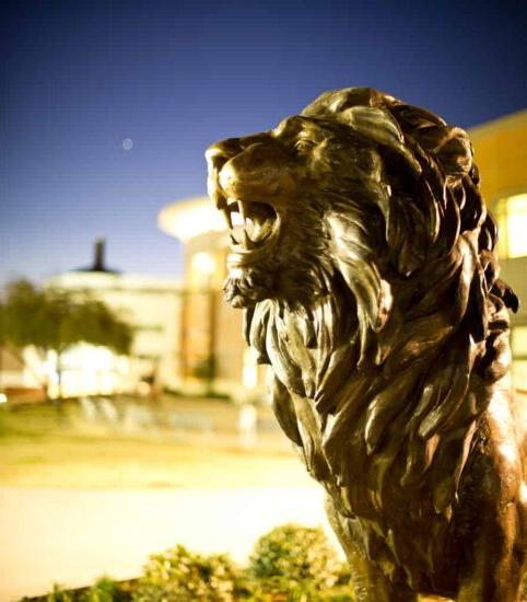 狮子雕像-皇家莎士比亚剧团