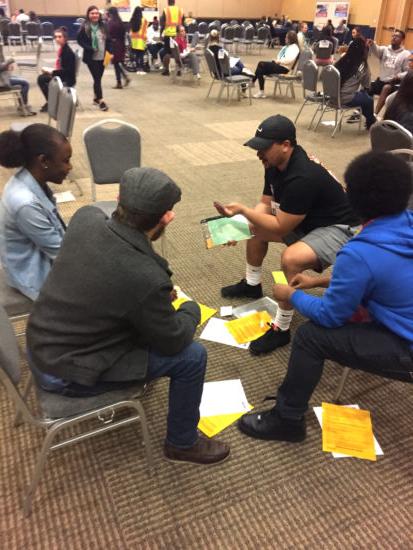 Students at Texas A&M大学-商业参与贫困模拟.